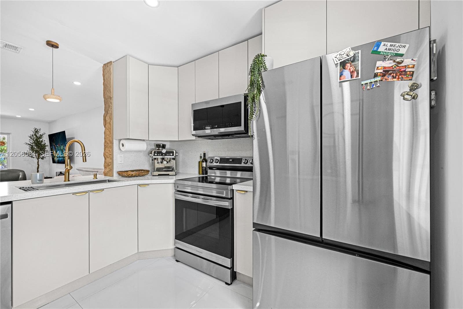 10372 NW 3rd St, Pembroke Pines FL 33026